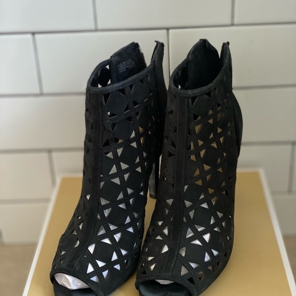 Michael Kors Peep Toe Booties 7.5 - worn once - Picture 5 of 6